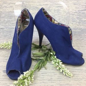 NWOT Christian Siriano blue suede peeptoe shoe